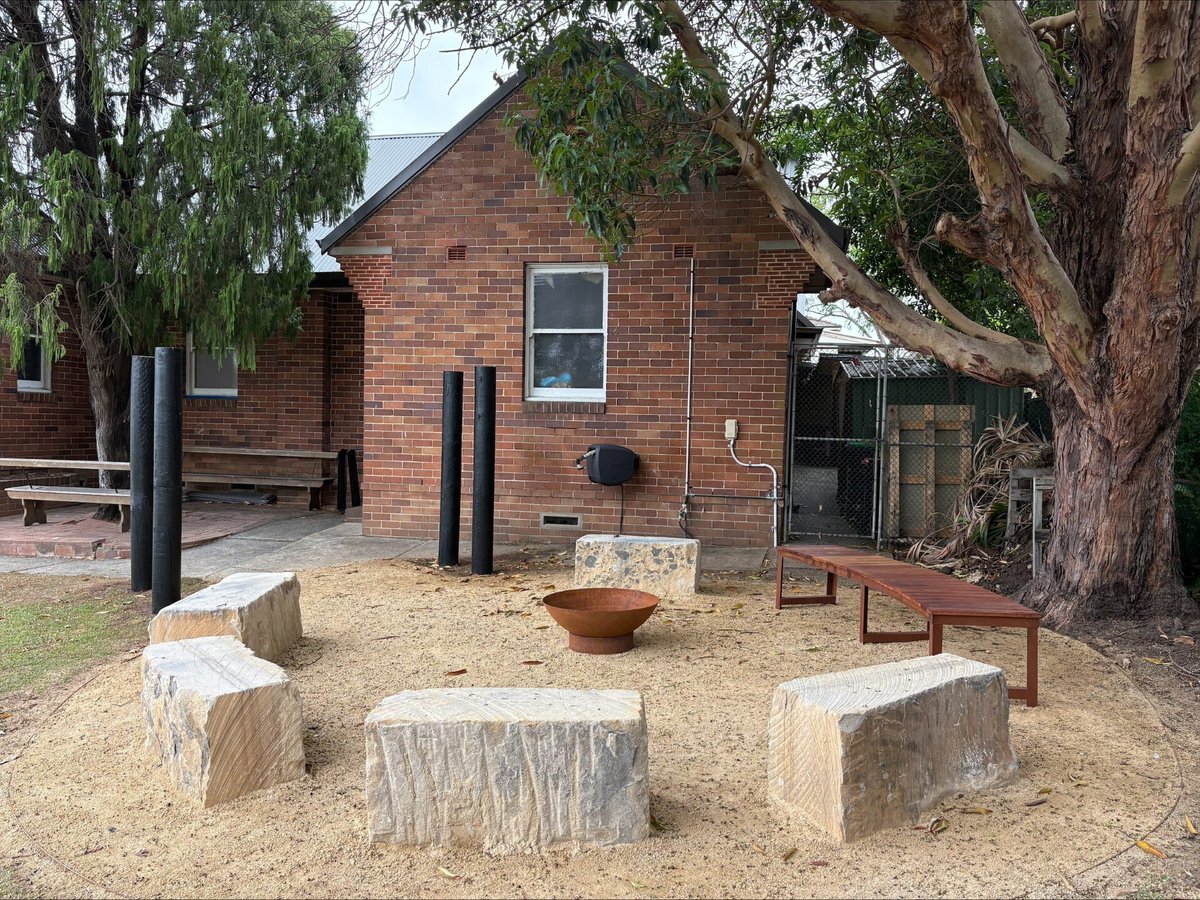 MuruMittigar's tweet photo. We design and construct yarning circles that create welcoming spaces for connection, learning and Cultural engagement. Through collaboration and respect for Cultural practices, we help create spaces that support storytelling, education, wellbeing and community connection. https://t.co/XpZIGjKuJp