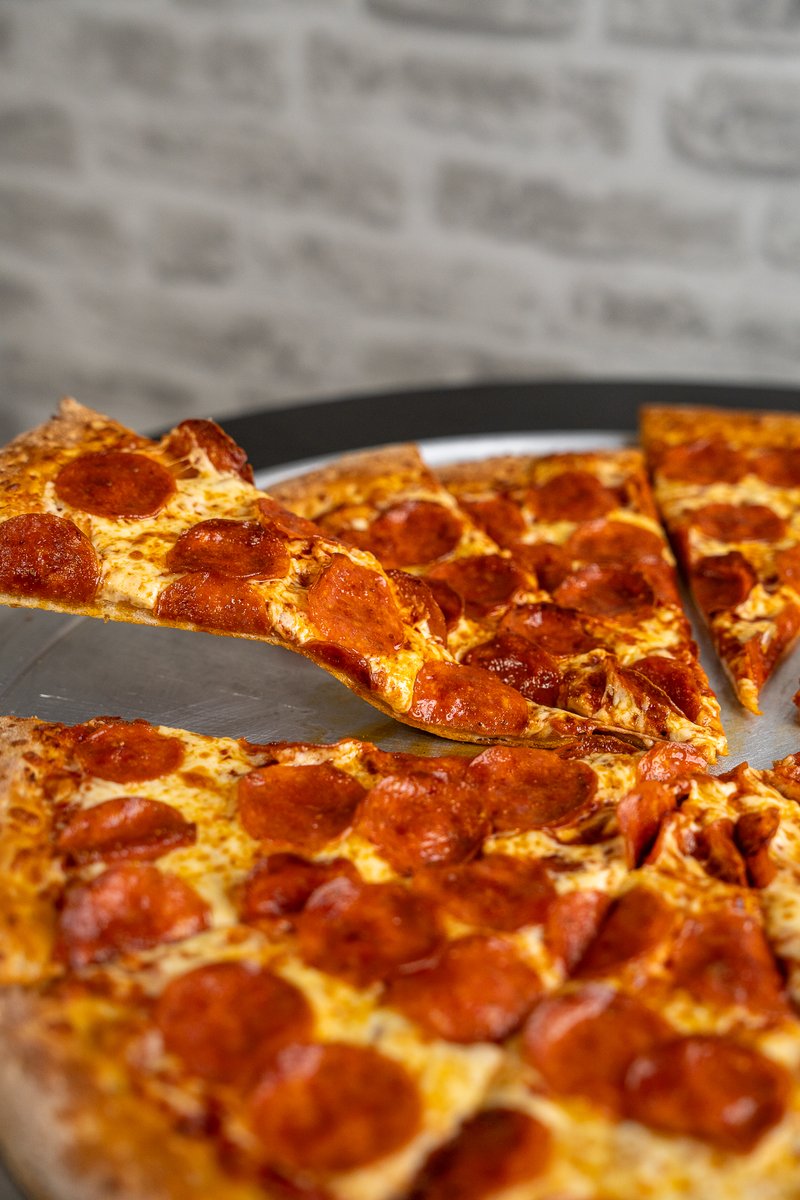 FiveStarPizzaFL's tweet photo. Date night in? Start with garlic rolls, share a pizza, and wrap up your meal with our handmade cinnamon rolls!
Order for pickup or delivery ➡️ https://t.co/wFTHJgLzsP
#fivestarpizza #fivestar #pizza #floridaeats #pizzalovers https://t.co/7L79xl8YtV