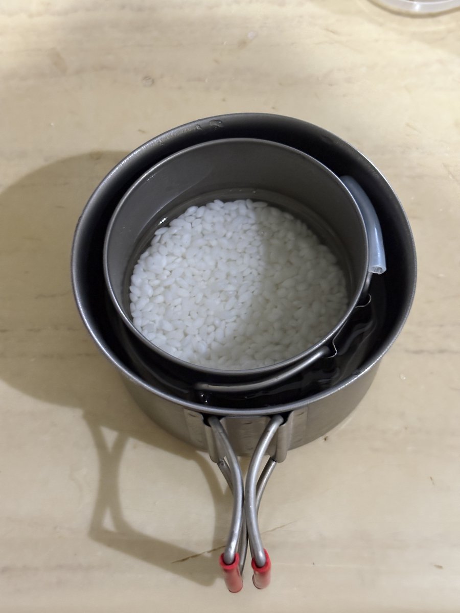 kenkifu's tweet photo. 今さらながら
水蒸気炊飯にチャレンジ
焦げ付く事なく
ご飯が炊けた🥰
#水蒸気炊飯
#evernew
#アルコールストーブ https://t.co/HihqHDuMrB
