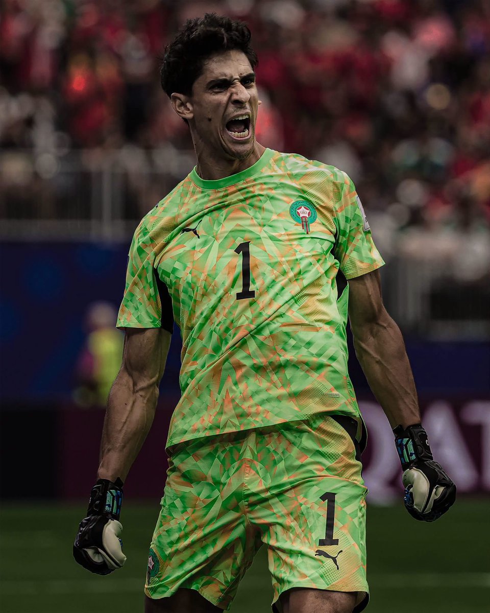 sport_jazirah's tweet photo. ياسين بونو يكتب التاريخ 🧤🦁🇲🇦
تصدى لـ 4 ركلات جزاء في كأس العالم، ليعادل الرقم القياسي لأكثر حارس تصدى لركلات جزاء في البطولة منذ 1966 (بما فيها ركلات الترجيح) 🏆🔥
بونو.. جدار أسود الأطلس 🇲🇦🧱 https://t.co/eM0wCLDOuF