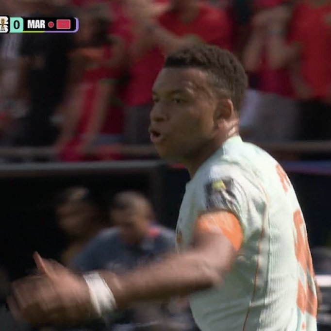 ActuFootMaroc's tweet photo. Le penalty 𝗘́𝗧𝗔𝗜𝗧 𝗧𝗥𝗢𝗣 𝗟𝗢𝗡𝗚 (45 secondes) à être tiré par Kylian Mbappe ? 🇫🇷🤡

Et quand c'était Brahim Diaz 𝗘𝗡 𝗙𝗜𝗡𝗔𝗟𝗘 pendant 20 minutes ??? 🇲🇦❓ https://t.co/KT0HAkgk0r