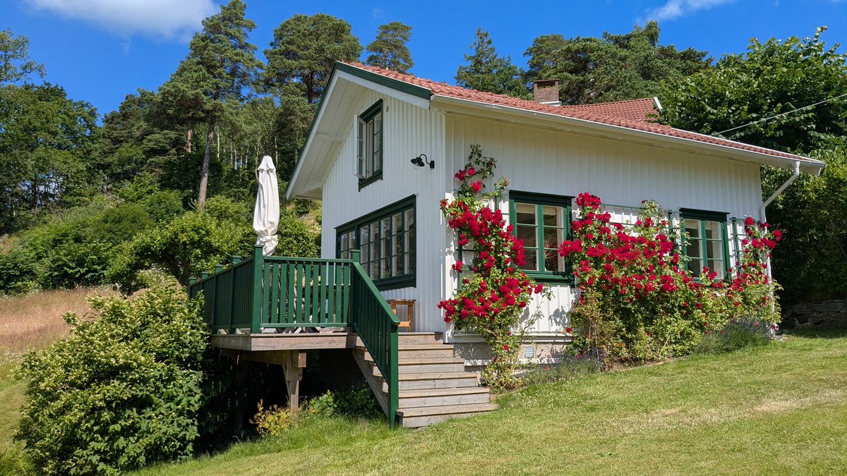 underwhelmist's tweet photo. Where I stayed recently in Sweden https://t.co/rRxATe2uX7