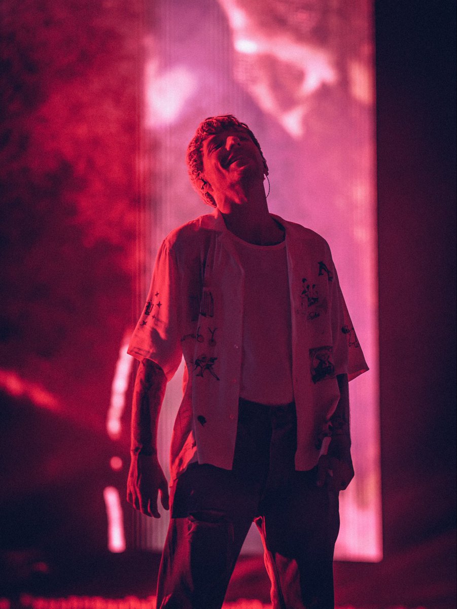 TheGarden's tweet photo. 𝘓𝘢𝘴𝘵 𝘕𝘪𝘨𝘩𝘵 at The Garden 💛 @louistomlinson 

📷: @RichFury / MSGE https://t.co/bIRc0llzgP