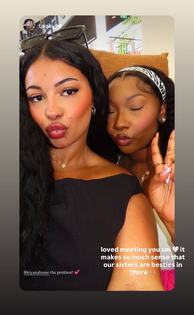 vmsbears's tweet photo. and when the older sisters become besties WHEW I LOVE FAMILY ISLAND #LoveIslandUSA https://t.co/1L5SPtLHnY