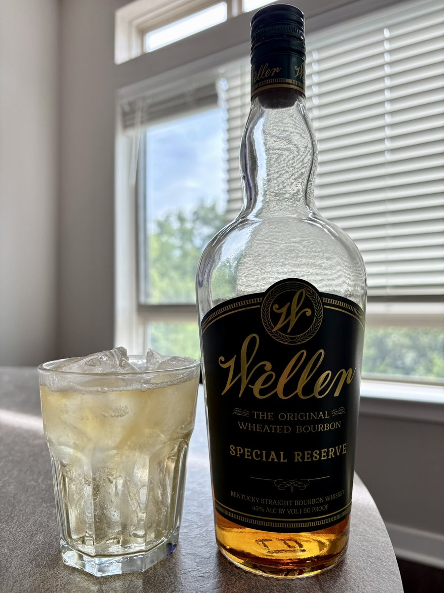 MacyamaD's tweet photo. Happy Thursday 🥃 https://t.co/Z2vOwdPFTN
