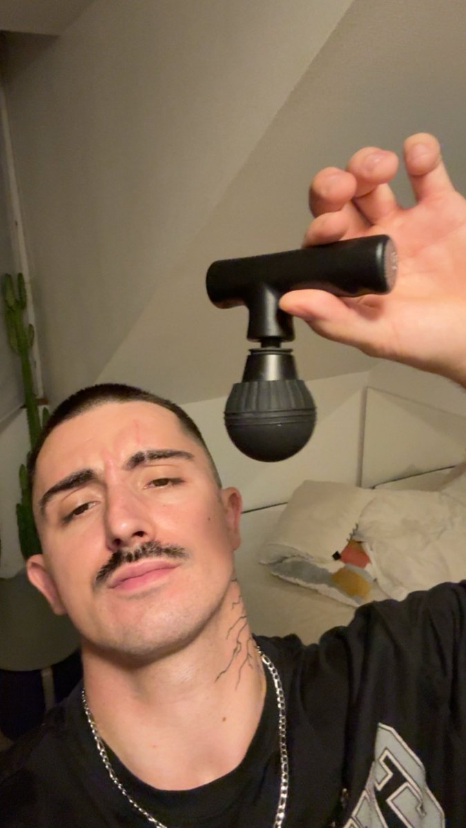 bryan_f1t's tweet photo. Les cinq euros les mieux investi de ma vie… un outil, trois orgasmes💪🏻🤣🙄 https://t.co/3yPUNGXDLL