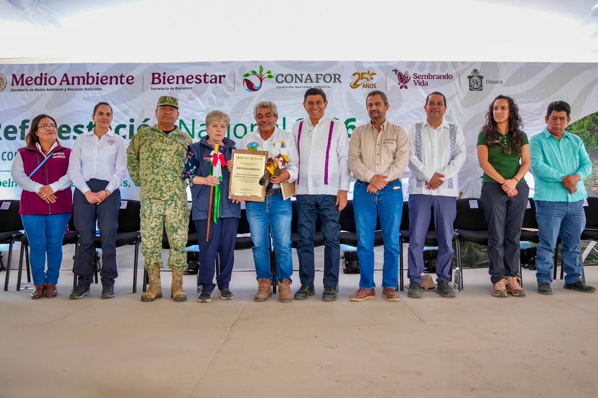 salomonj's tweet photo. Desde #Tepelmeme Villa de Morelos participamos en la Reforestación Nacional 2026, en el marco del 25.º aniversario de la @CONAFOR. 🌱

Junto a la titular de @SEMARNAT_mx, @aliciabarcena, nos sumamos al Programa Nacional de Restauración Ambiental, dando continuidad a las jornadas de reforestación que ya muestran resultados: cientos de arbolitos creciendo y dando vida a nuestro estado.

Sigamos trabajando juntas y juntos para cuidar nuestro entorno, proteger nuestros recursos naturales y construir un mejor #Oaxaca. 🌿