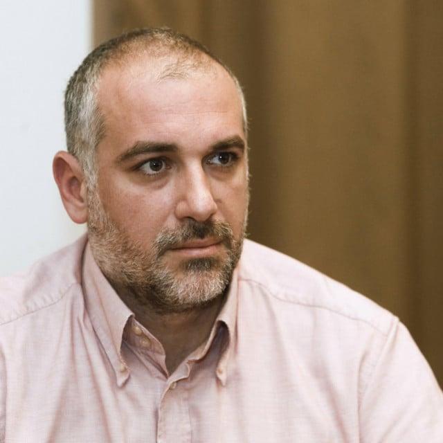 FraneIkic's tweet photo. Vojislav Mazzocco je još jedan antihrvatski novinar koji radio za https://t.co/RLMYsE2NlS, N1 televiziju i Večernji list. 
Svoju slavnu novinarsku karijeru je okončao te sada radi u Konzumovom slkadištu. https://t.co/tv9lZXseaH