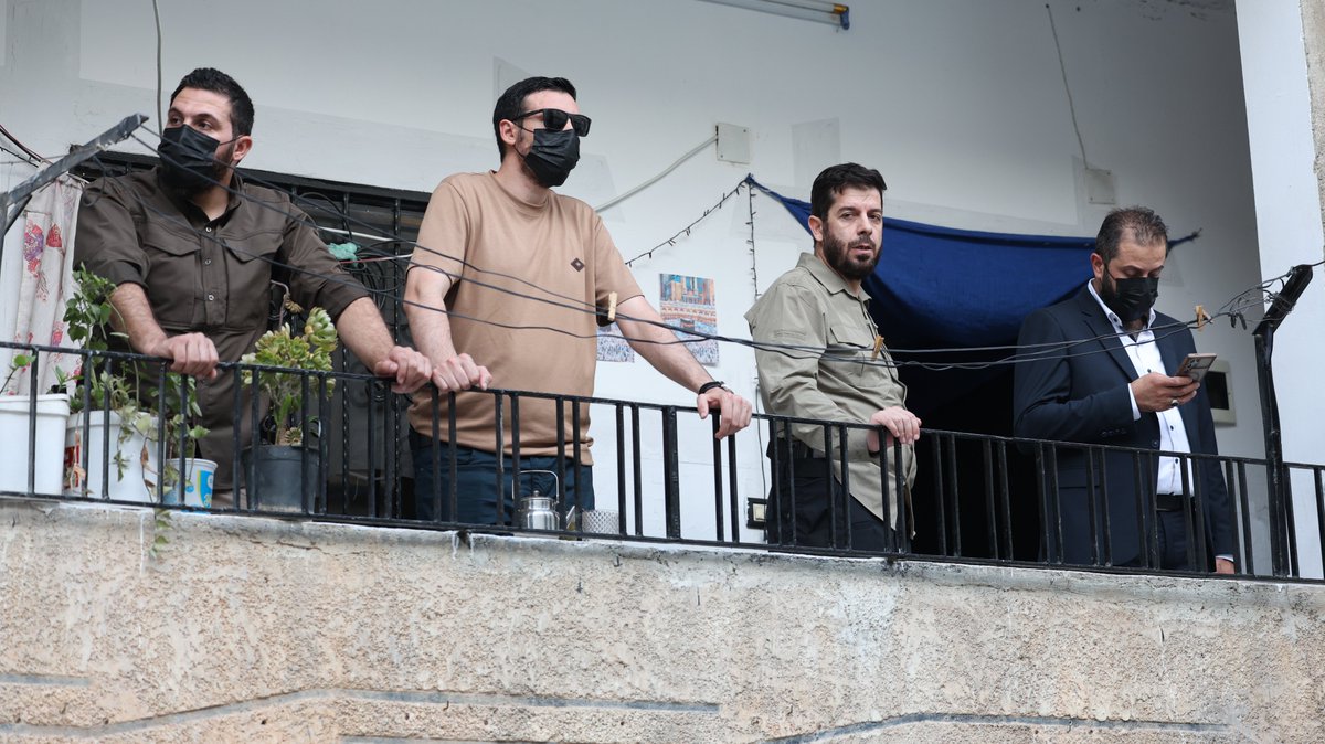 syrianmoi's tweet photo. مشاهد من الحملة الأمنية التي نفذتها قوى الأمن الداخلي وجهاز الاستخبارات العامة ضد الخلية الإرهابية المسؤولة عن تفجيرات دمشق الأخيرة، عبر مداهمات متزامنة استهدفت عدة مواقع في دمشق وريفها، وأسفرت عن إلقاء القبض على جميع أفراد الخلية.

#الجمهورية_العربية_السورية 
#وزارة_الداخلية https://t.co/ND8nnGT6XO