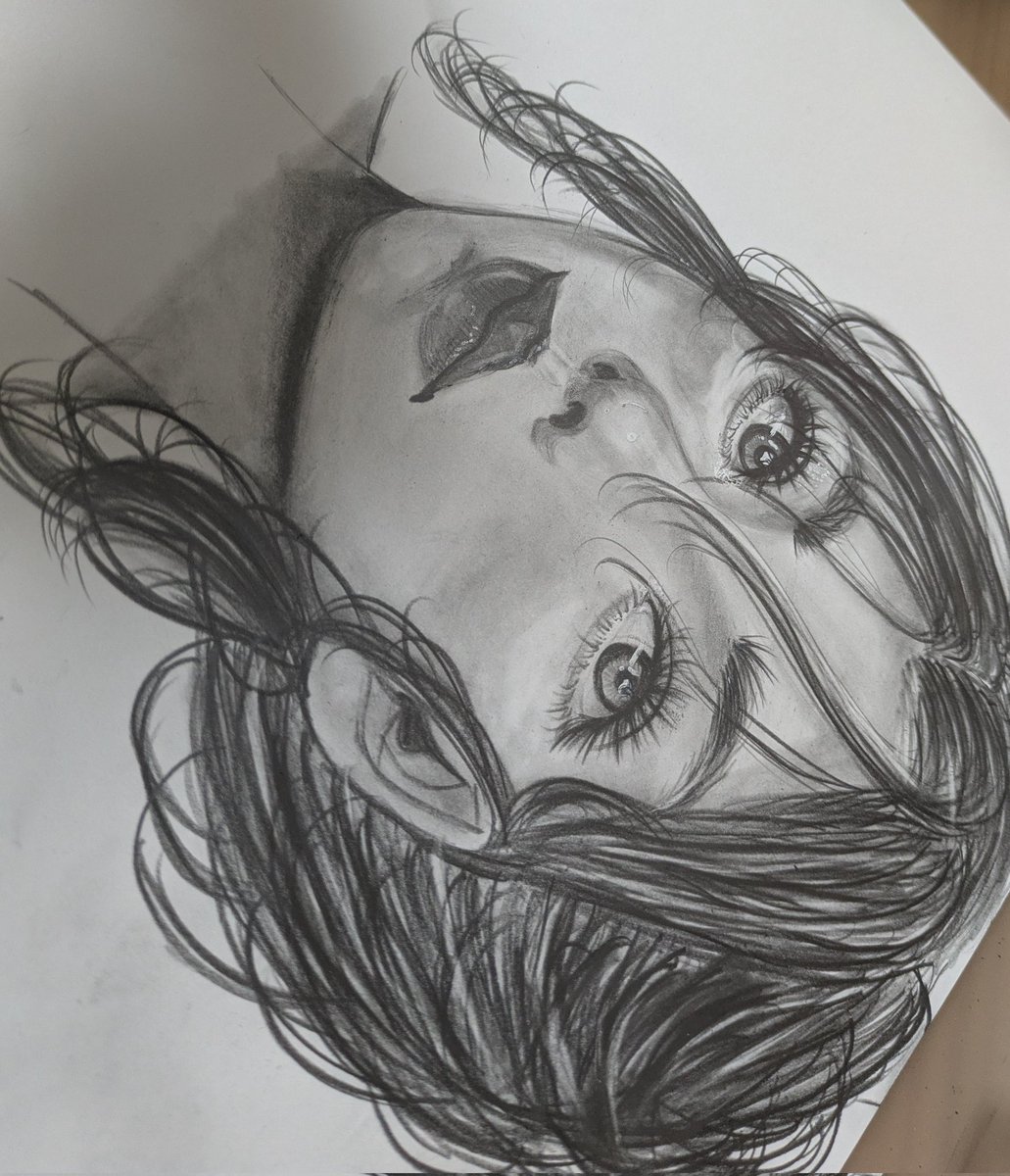 ReiSakurano's tweet photo. 頭に思い浮かんだ女性を鉛筆で✏️ 👩🏻 
 #絵描きさんと繋がりたい
 #鉛筆画 #イラスト #アナログ
 #illustration
 #pencildrawing https://t.co/U0yDEERqvq