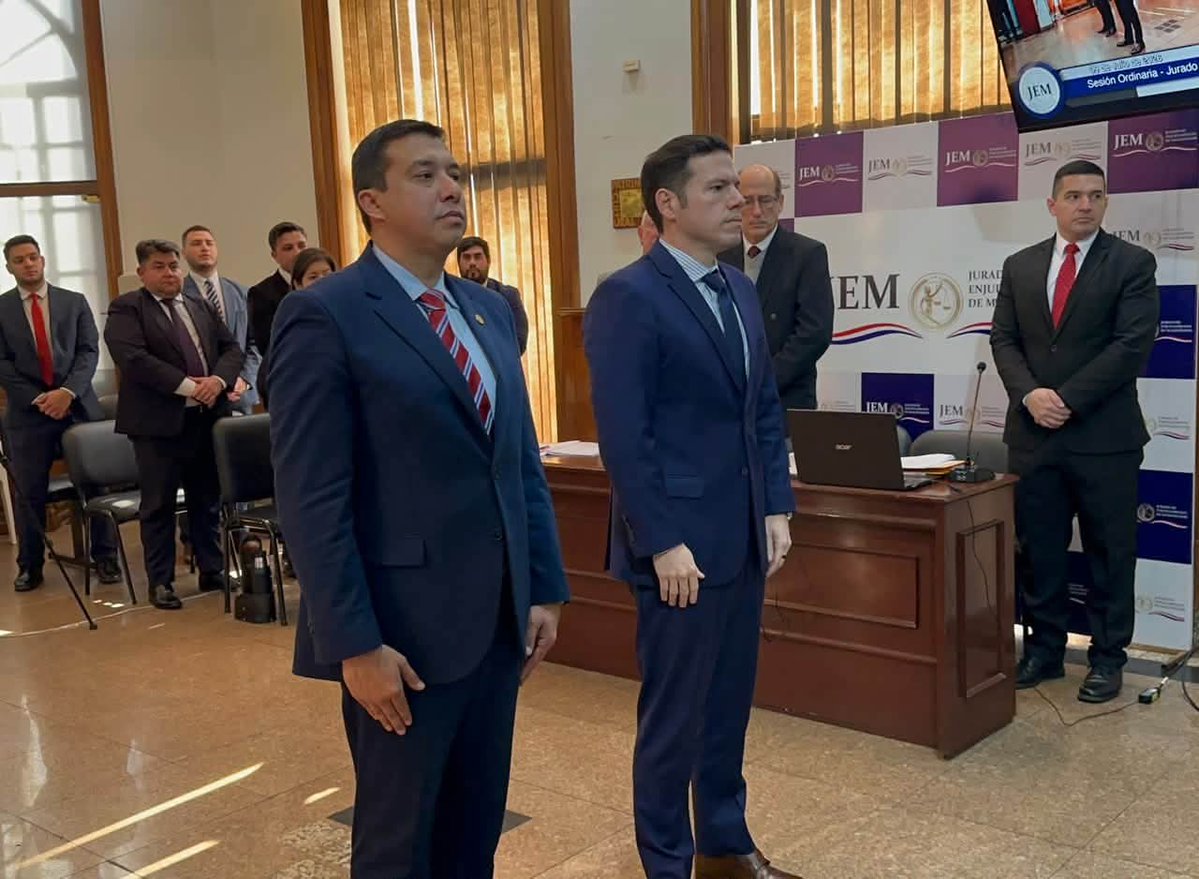roacosta07's tweet photo. Los diputados Alejandro Aguilera y Diego Candia, del movimiento Honor Colorado del Partido Colorado, juraron hoy tras ser ratificados por la Cámara Baja como sus representantes ante el Jurado de Enjuiciamiento de Magistrados (JEM). https://t.co/Cc3w0TlhQE