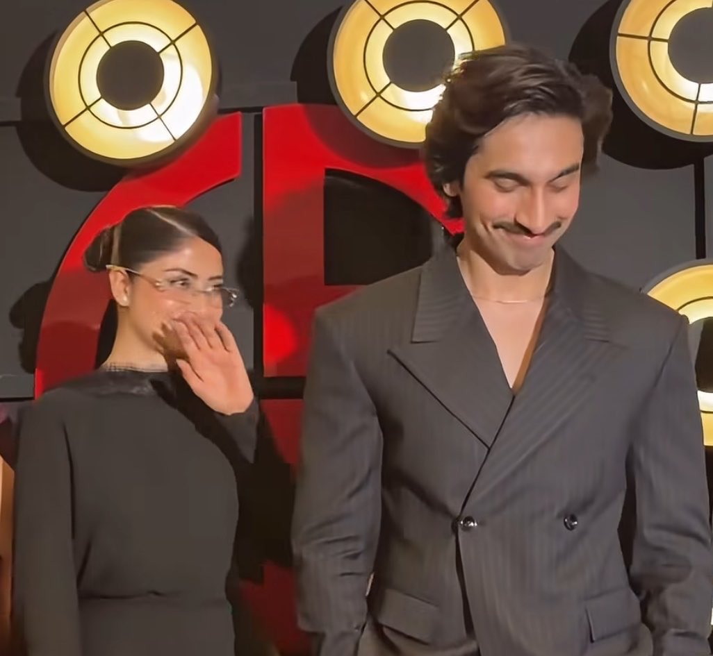 sajalalisa's tweet photo. their height difference and them blushing ahhh i love these pics https://t.co/Qmh3U4PcaW