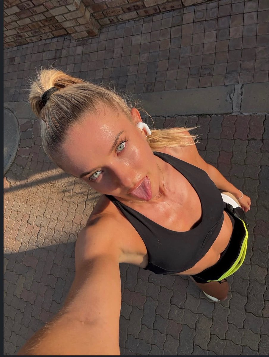 Alica_01schmidt's tweet photo. Some bits and pieces of training camp ✨👯‍♀️ https://t.co/hYE9sR379j