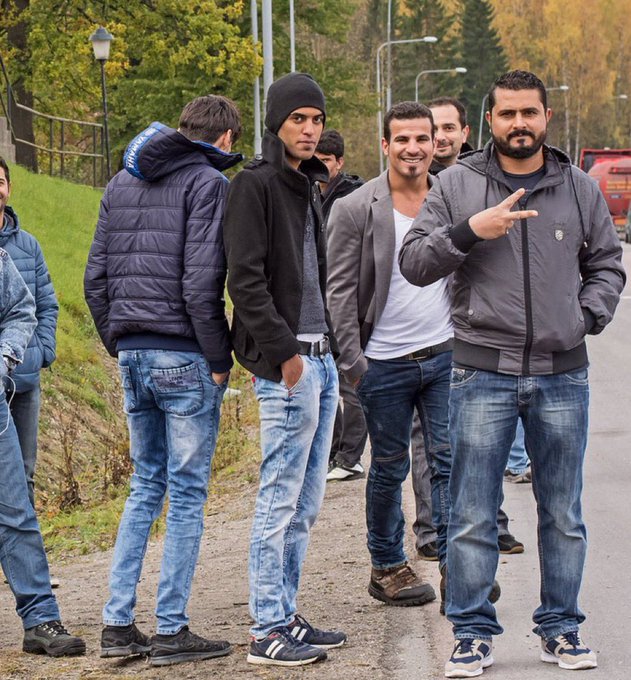 isaacrrr7's tweet photo. 🚨🇸🇪 ÚLTIMA HORA: Suecia ha comenzado a repatriar a los inmigrantes que obtuvieron la residencia sueca pero no lograron integrarse en la sociedad occidental.

¿Apoyas la decisión de Suecia? https://t.co/jG6rK4fZIC