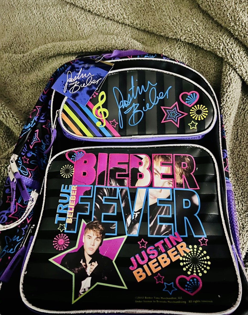 he4rtkv's tweet photo. i already miss my senior year backpack😔 https://t.co/ilWldzZsIt