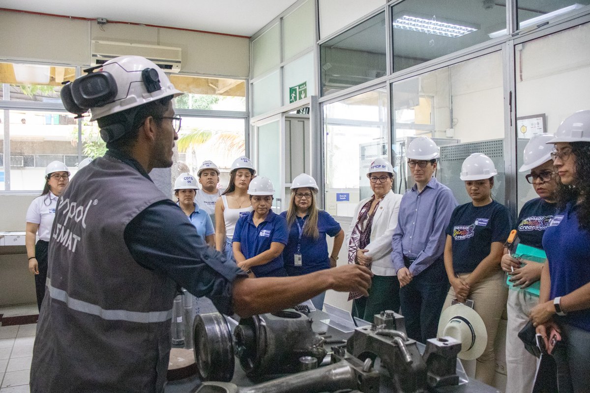 OtriESPOL's tweet photo. 🚀#LabConnect continúa en su recorrido por la @espol
En esta jornada se visitó la @espolfimcp⚙️para conocer los laboratorios de Sistemas de Aire Acondicionado, Investigaciones Alimentarias, Evaluación de Materiales (LEMAT) y Sistemas de Manufactura y Robótica Industrial
#SILAB https://t.co/osbYbuVo56