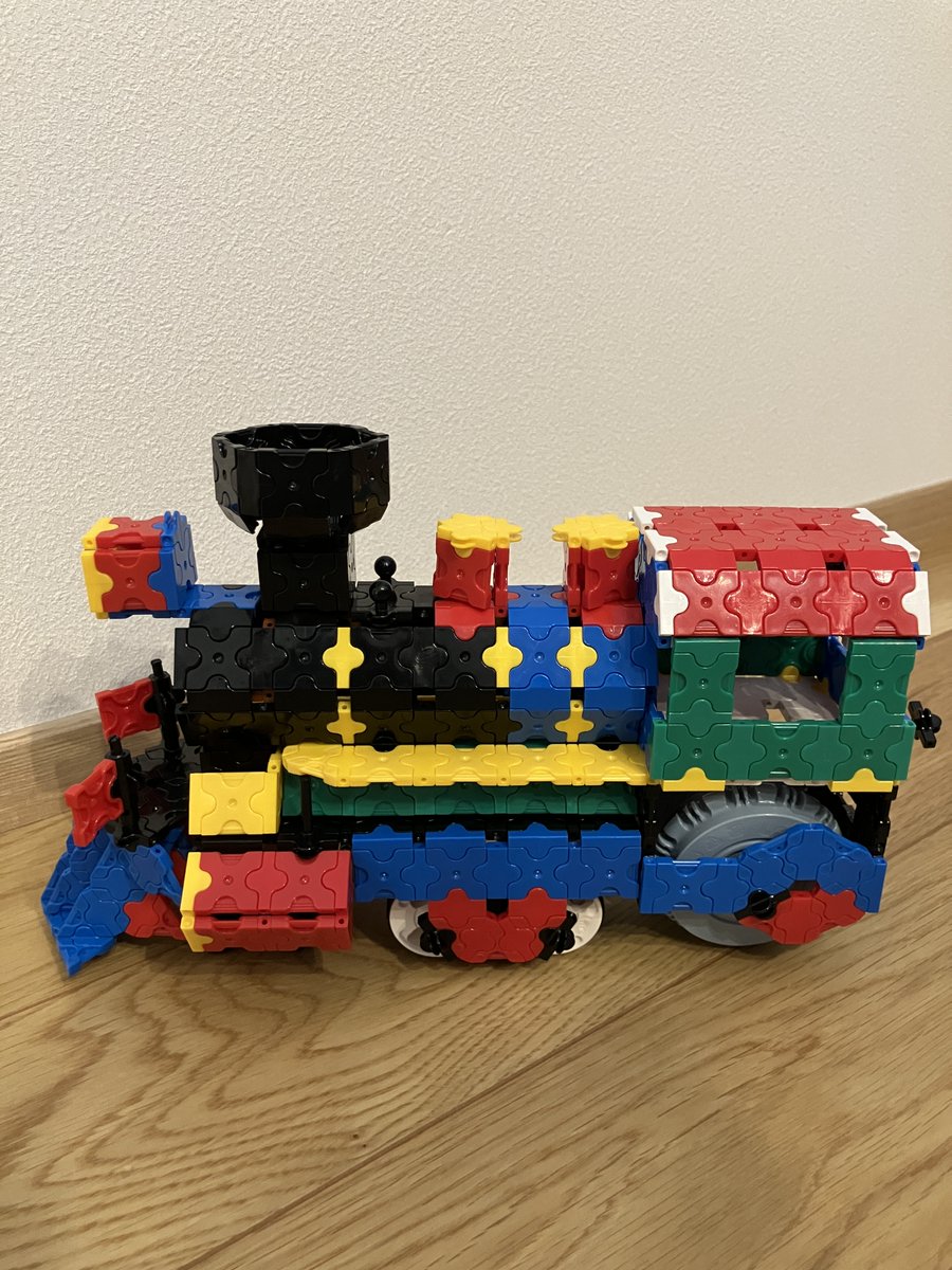 P164139's tweet photo. 【作品 No.5】
🚂機関車✨
LaQ ハマクロンコンストラクター「機関車」
説明書を見ながら作りました😊
時間がかかりましたが、完成しました✨

#LaQ #LaQ作品 #ハマクロンコンストラクター https://t.co/IXIcplLPPD