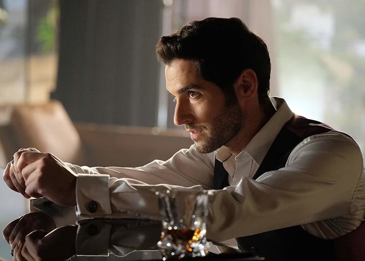 milkievich's tweet photo. if u ever see me talking positively about lucifer i am NOT talking about that ugly bitch from spn!!!!!! im talking about my sexy ass good soul having and loveable mr lucifer morningstar!!!!! https://t.co/lSaWL7bjHq