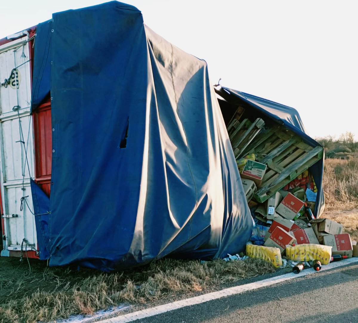 MAGAZINEUBM's tweet photo. RN 20: Heridos de gravedad en un choque entre un auto y un camión
https://t.co/EHeNWd4rDF https://t.co/2wMSw3lYXo