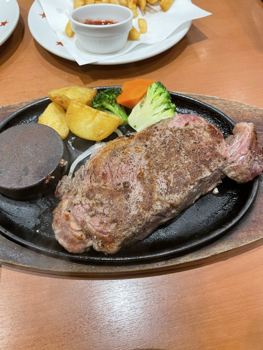 lemoned0106's tweet photo. ともきの誕生日💖
ステーキのどん行きました(* 'ᵕ' )☆ https://t.co/uWStZnM413