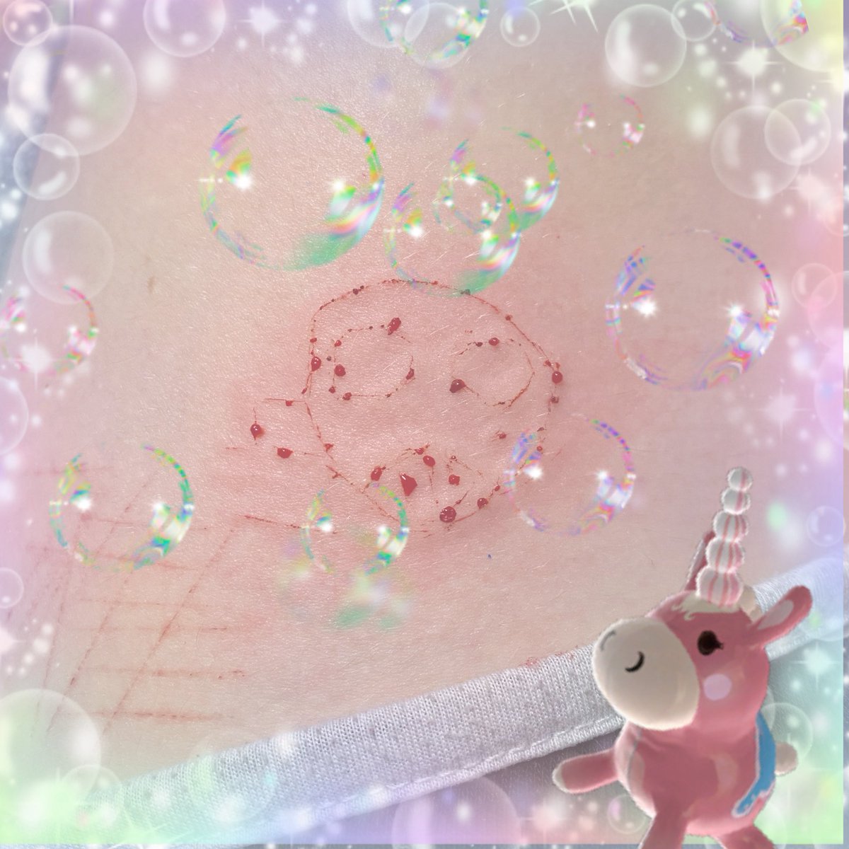just_benDrowen's tweet photo. ALL FAKE!! SFX MAKE UP
I guess I'll stick with paper when it comes to drawing. #tf2pyro (หถห๊ณหหต) https://t.co/d6zpLavl07