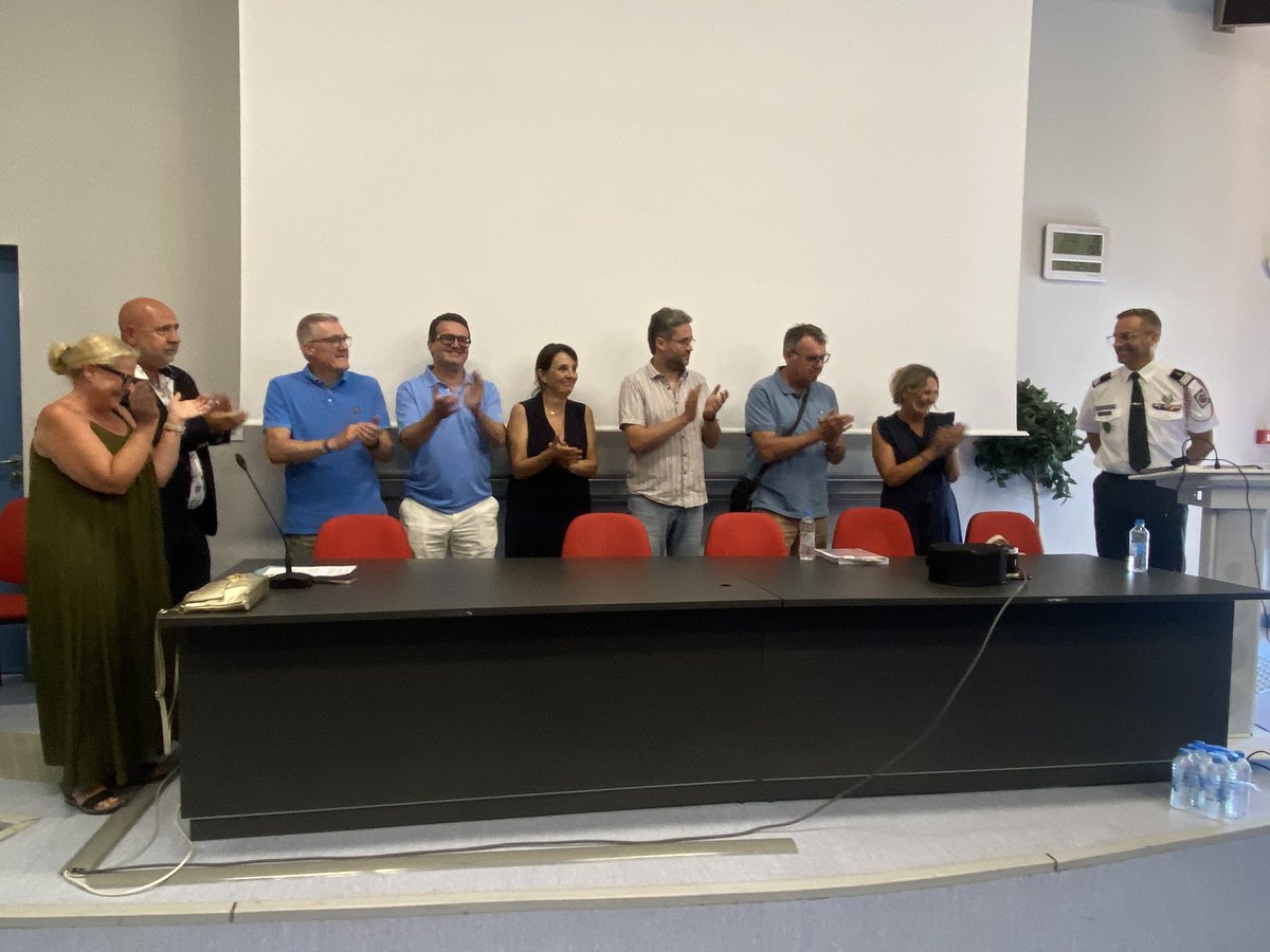 univFRES's tweet photo. 🚒 Félicitations à notre 1er doctorant de la FRES @UnivCorse F. Antoine-Santoni, @sis_2b qui a soutenu sa thèse brillamment dans le cadre du projet CP2DIMG @univfres et qui a obtenu le grade de Docteur avec mention très honorable et félicitations du jury. 👏👏Fred🍾 @SIS_2A https://t.co/3JUZKBWXUZ