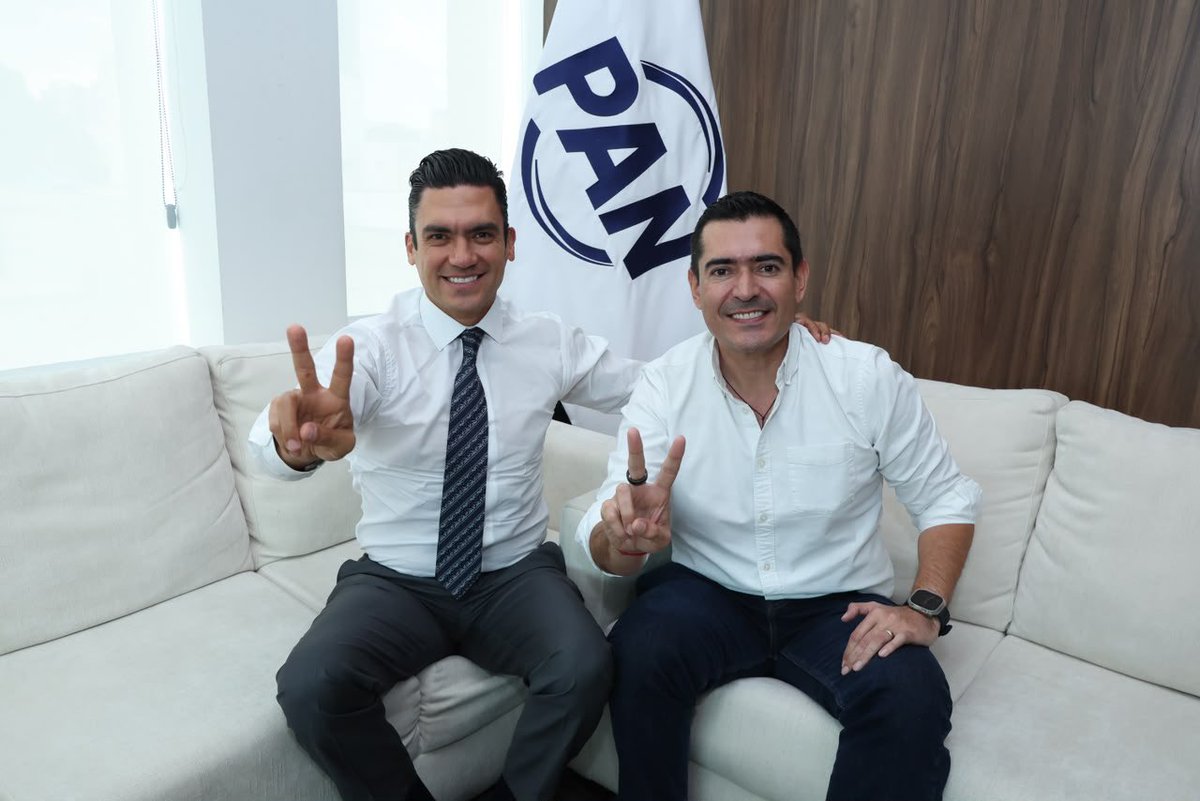JorgeRoHe's tweet photo. Estuve platicando con @RigoMaresA, presidente del PAN en Baja California Sur. 🇲🇽

La unidad se construye escuchando, sumando y trabajando con quienes todos los días defienden a México desde su estado.

En @AccionNacional seguimos haciendo equipo con firmeza y convicción.

#PatriaFamiliaYLibertad
