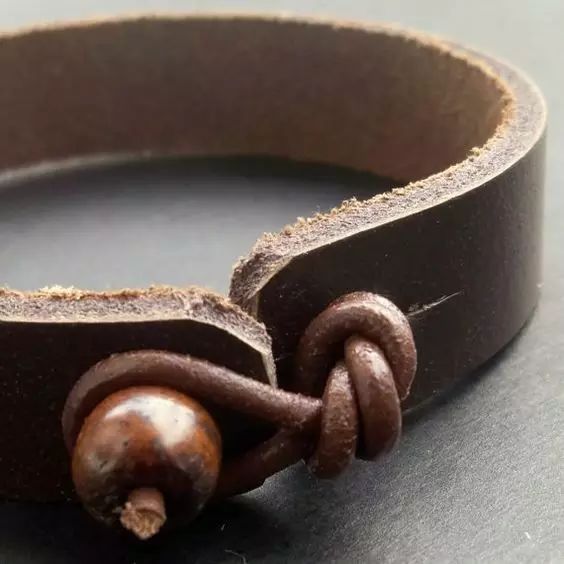 Staubsauerger's tweet photo. Make your own unique fabric keychain with scrap materials in 10 mins! No fancy tools needed, just glue u0026 scissors https://t.co/XklCKIo2yP