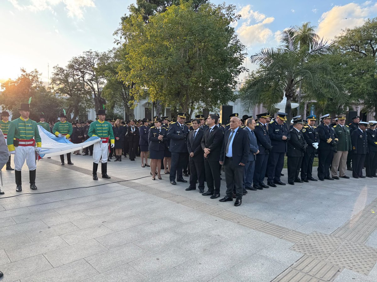 ConsulparRcia's tweet photo. Participamos de los actos principales de la celebración de los 210 años de Independencia de la República Argentina, realizados en la ciudad de Corrientes, presididos por el Gobernador de la Provincia Juan Pablo Valdés, autoridades provinciales y ciudadanía en general. https://t.co/oFV3L6nL9F