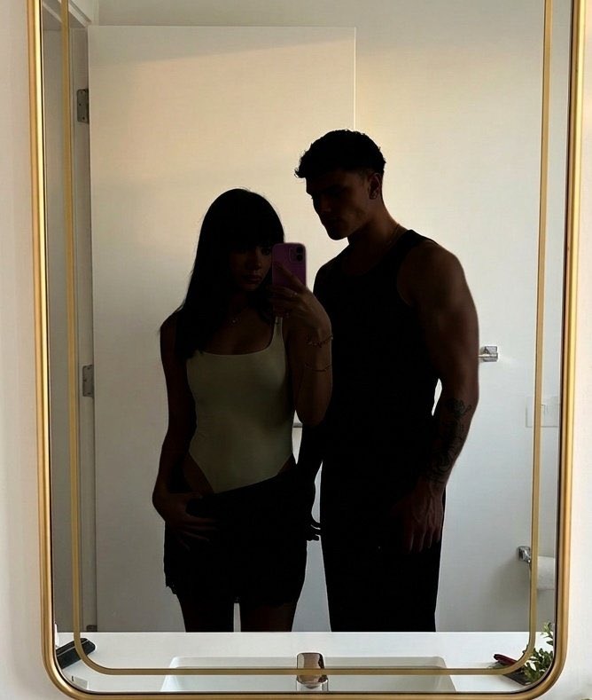 Tomistalee's tweet photo. ikisinin dışarı çıkmasını düşünemiyorum 
aura couple 🔥
#EfMel #kısmetseolur https://t.co/vX5pWBuWt3