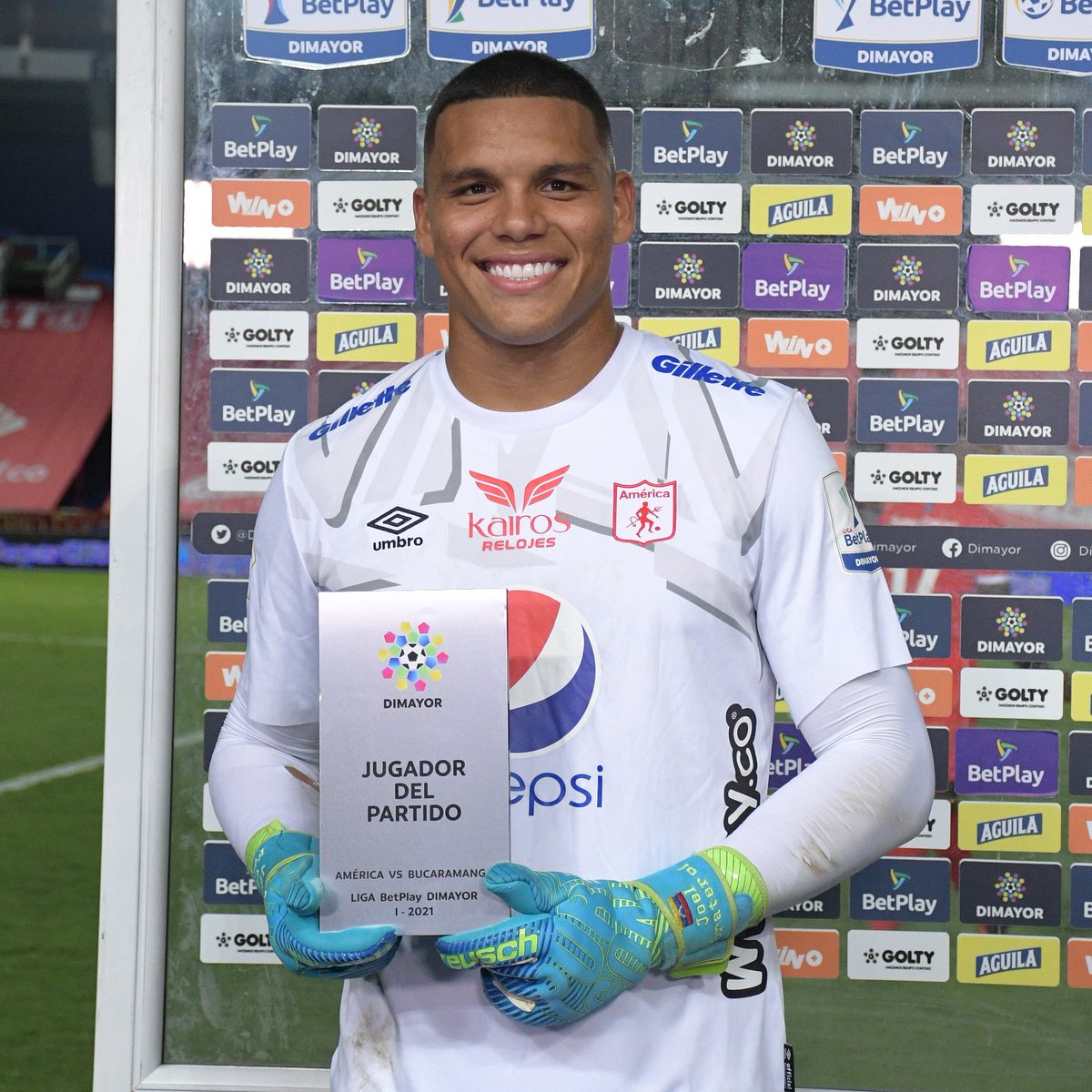 JMGarcia1927's tweet photo. #Américadecali2019
#díadeamérica
BUZO ARQUERO MANGA LARGA 2019 - MARCA UMBRO.
@AmericadeCali #vamoslosrojos https://t.co/IWXplOTU4c