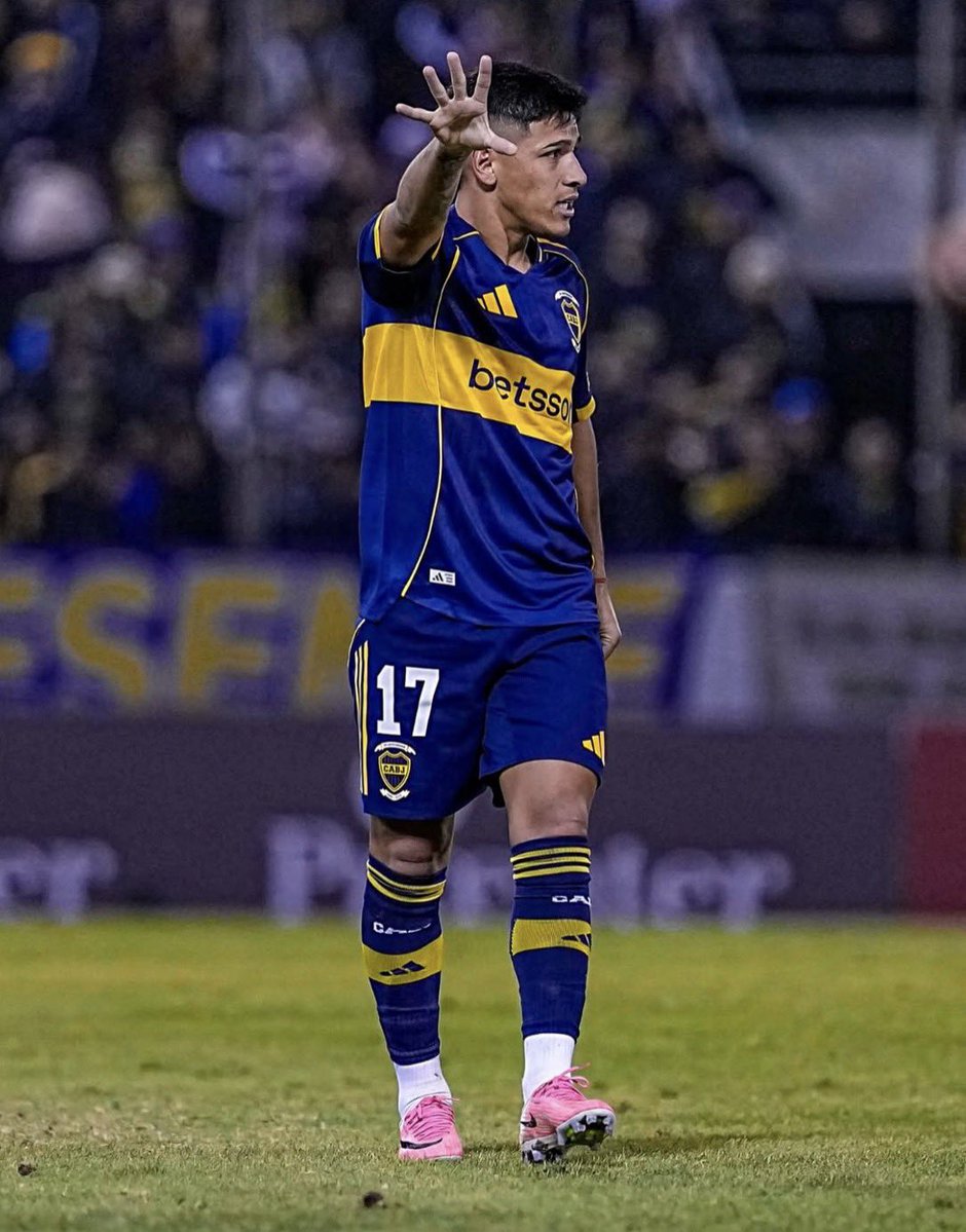 martincappareli's tweet photo. ¿QUÉ TE PARECIÓ EL DEBUT DE LEANDRO LOZANO CON LA CAMISETA DE BOCA? 🤔👇🔵🟡 https://t.co/FH58j8utuH