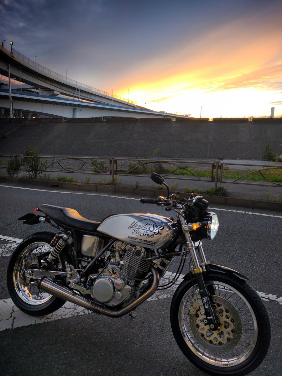 alfatact's tweet photo. 唸るぜ♪
日曜はAAAへ訪問予定😁
#YamahaSR #BigSingle #YAMAHA #SR400 #SR500 #SR595 https://t.co/2Dax2UNjE1