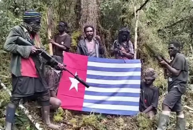RedHeraldRepost's tweet photo. Indonesia: US Pilot Eliminated in West Papua

https://t.co/mFGAkCDjGY https://t.co/ZOjqflG6qX