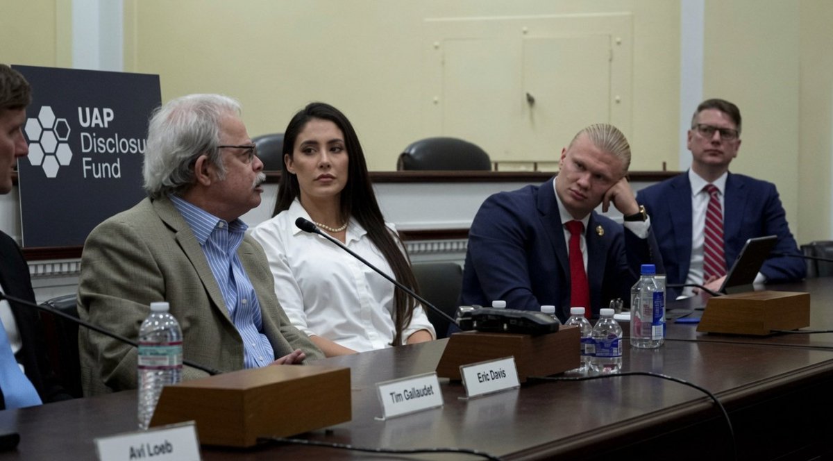 planethunter56's tweet photo. Eric Davis: "There are 4 types of NHI groups that we are aware of: Greys, Nordics, Reptilians and Mantids... and one of those is sitting at this table with me right now. Mark my words."

Alright, that's it for now. https://t.co/9WwzjiJNuM