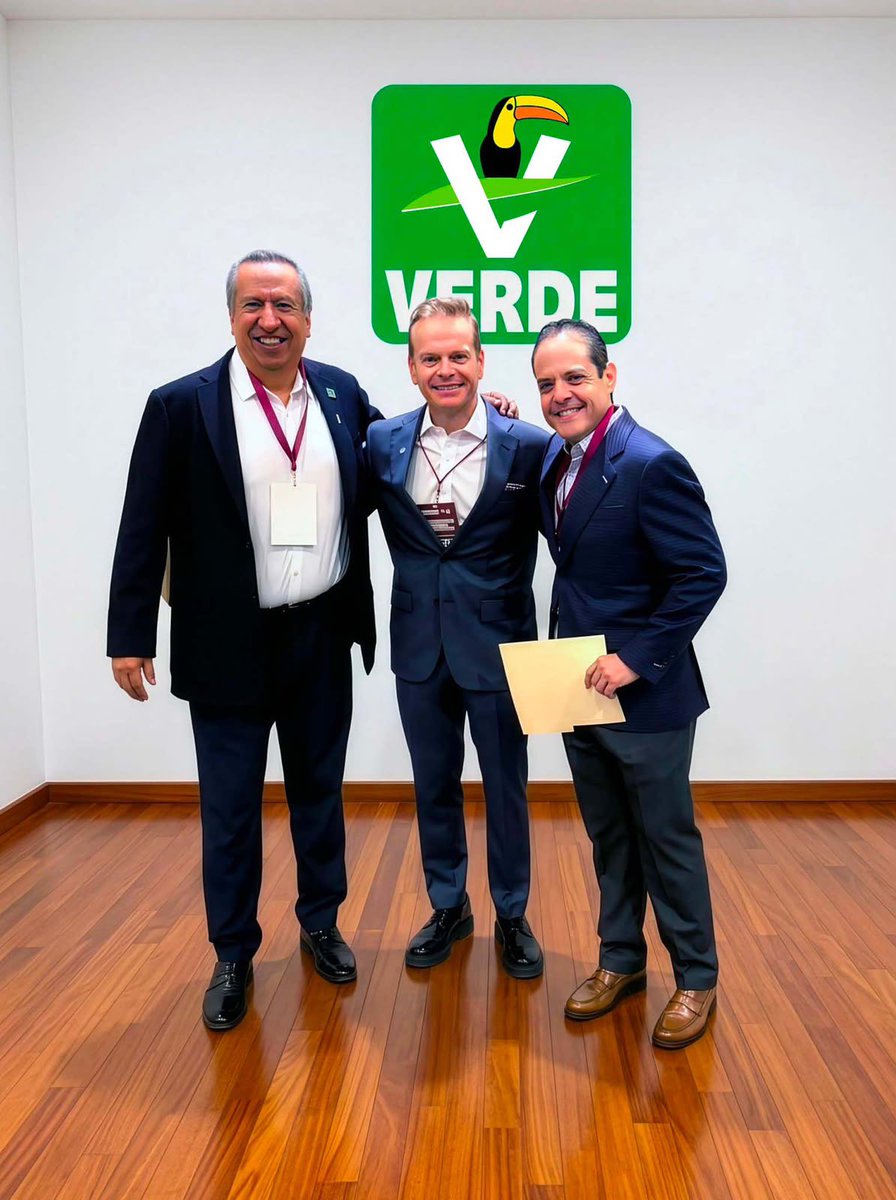solangelochoa's tweet photo. ¡Es oficial! @MaloroAcosta  asume la dirigencia estatal del PVEM en Sonora.

Sustituye a Sergio Augusto López, quien se integrará a la Coordinación Nacional de Elecciones del Partido Verde.

Además, el dirigente nacional, Arturo Escobar, confirmó que el PVEM mantendrá la alianza con Morena rumbo a la elección de 2027 y destacó el trabajo del gobernador Alfonso Durazo, al asegurar que es “un gobierno que da gusto defender”.