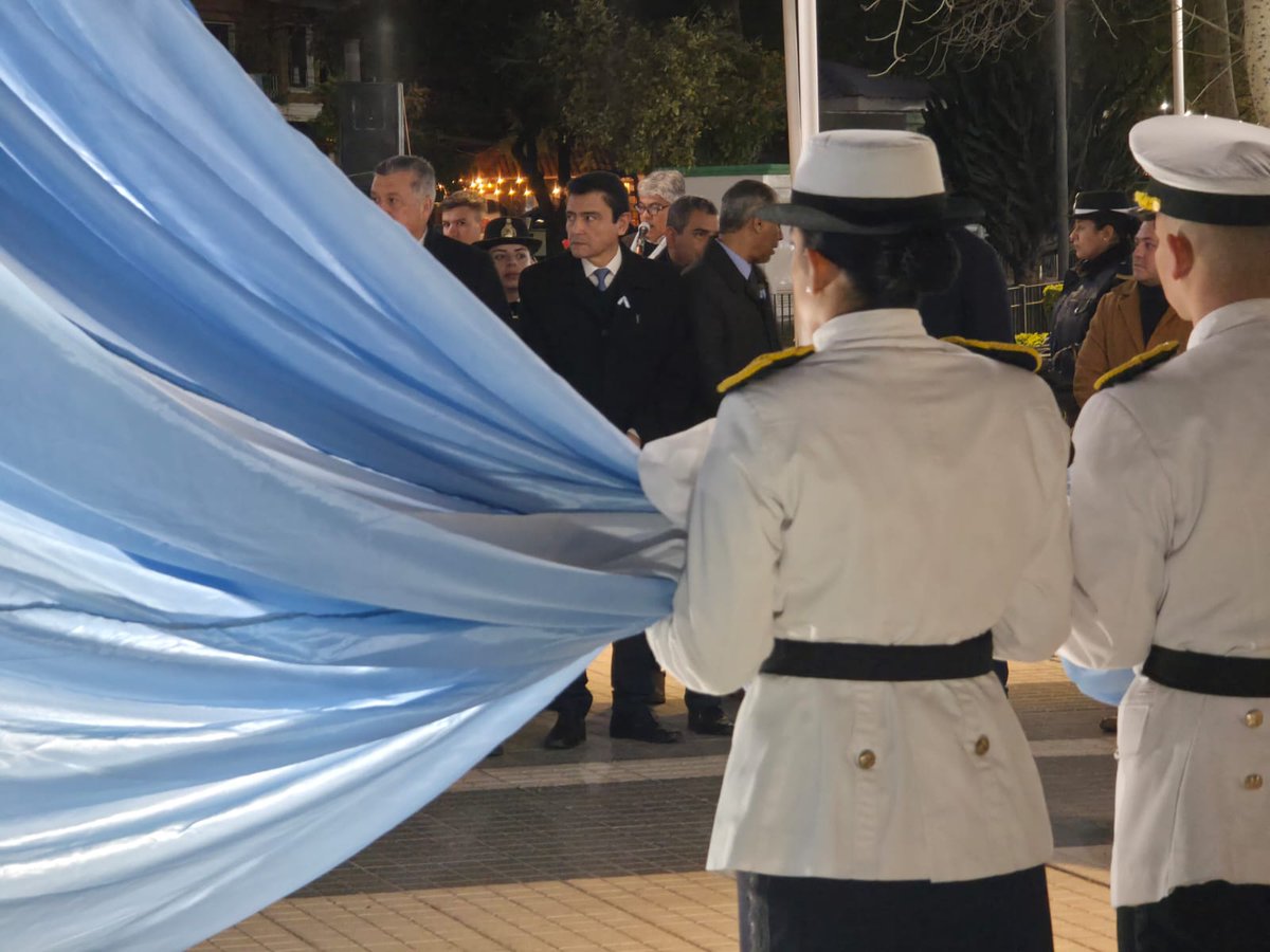 hugo_vera_'s tweet photo. En el 210° aniversario de nuestra Independencia, acompañamos al Gobernador @QuintelaRicardo en el izamiento de la Bandera y el Tedeum
Honrar a quienes construyeron la Patria significa trabajar por una Argentina soberana, unida y con igualdad de oportunidades para todos y todas 🇦🇷 https://t.co/v5YroME7RI