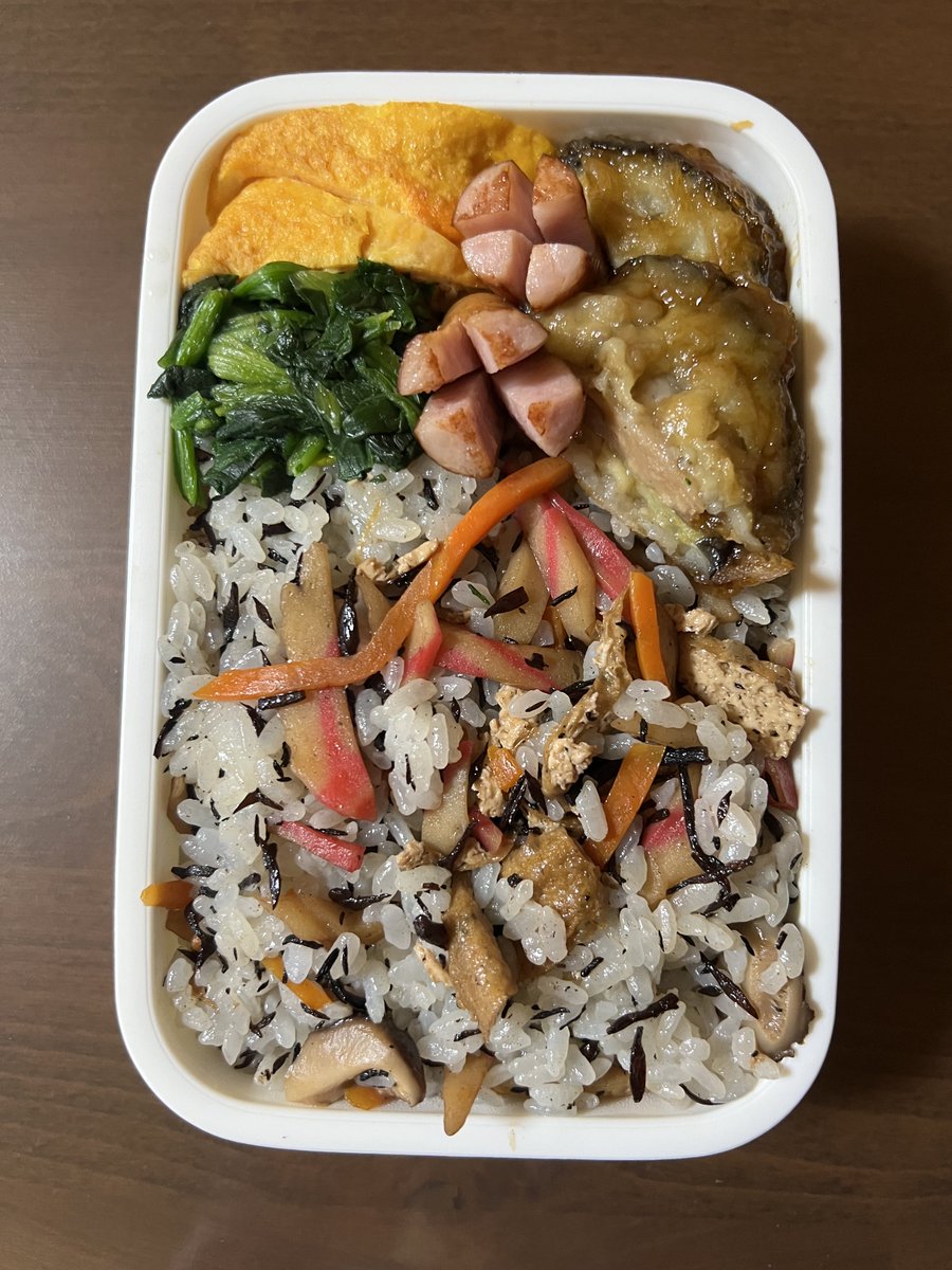 okaikosannoha's tweet photo. おはようございます☀

物価高の影響か、最近職員食堂がちょっと… という夫の要望で、お弁当をつくることになりました🍱
ただ、毎回では無く、食堂のメニューによって。

ということで、第一回目の
#お弁当です🍱
備忘録としてupします😅 https://t.co/4ceUXN6xT2
