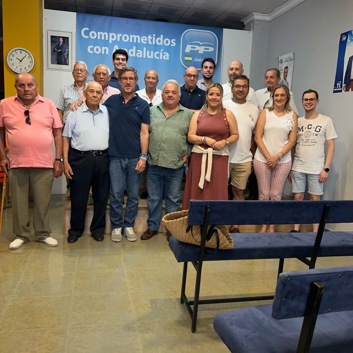 _mcontreras's tweet photo. Continuamos trabajando con nuestros compañeros en cada rincón de la provincia. Reunidos con el @PPMengibar_ analizar la labor desarrollada en #Mengibar y diseñar nuevas actuaciones https://t.co/DPRKvuZ8w2