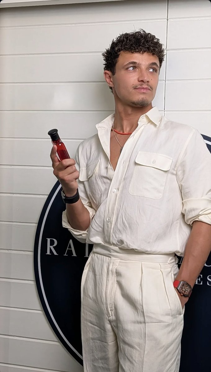 ln4norris's tweet photo. the outfit. https://t.co/dDX007eoiD