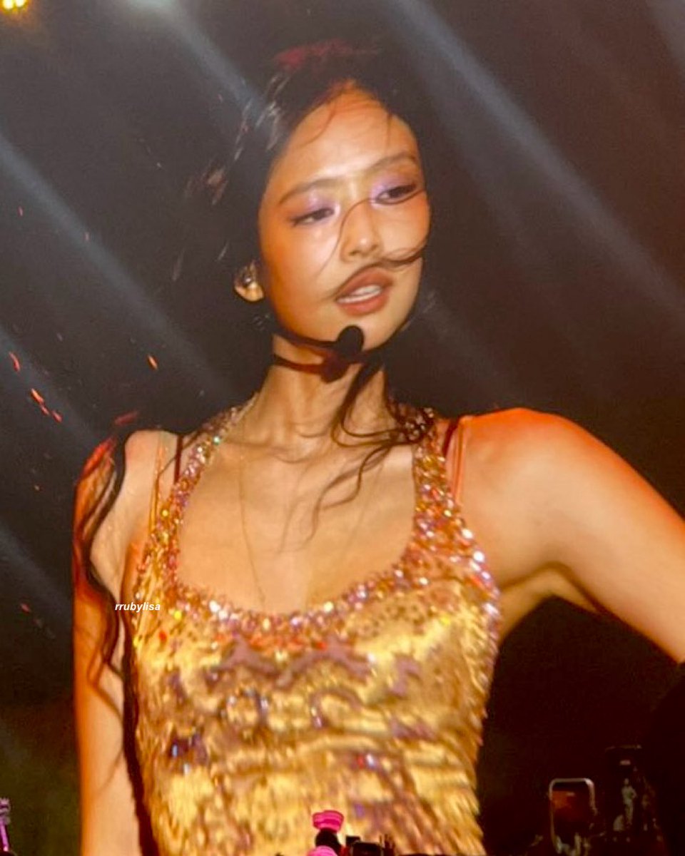 TheePopCore's tweet photo. JENNIE kicks off the 2026 Mad Cool Festival looking absolutely perfect and full of aura. https://t.co/gQrnYYDqz3