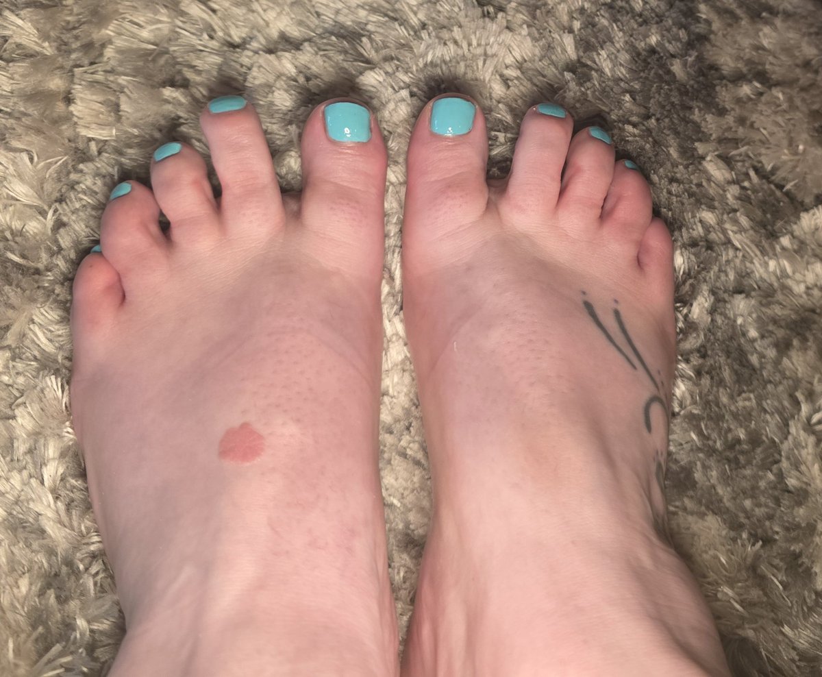 enticed_ice's tweet photo. Fresh pedicure. Summer time color https://t.co/jO3KOIm95Q