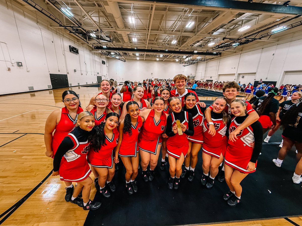 bronchocheer's tweet photo. Day 2, here’s what’s new: a GOLD ribbon kind of day📣🍌@UCAupdates https://t.co/0b6schXvld
