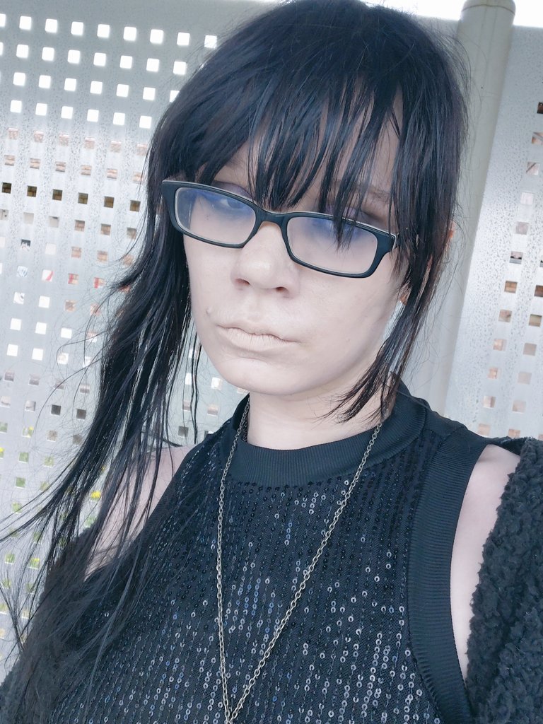 Issuesfem's tweet photo. Can u believe I go out looking like dis https://t.co/flcRZGb4ik