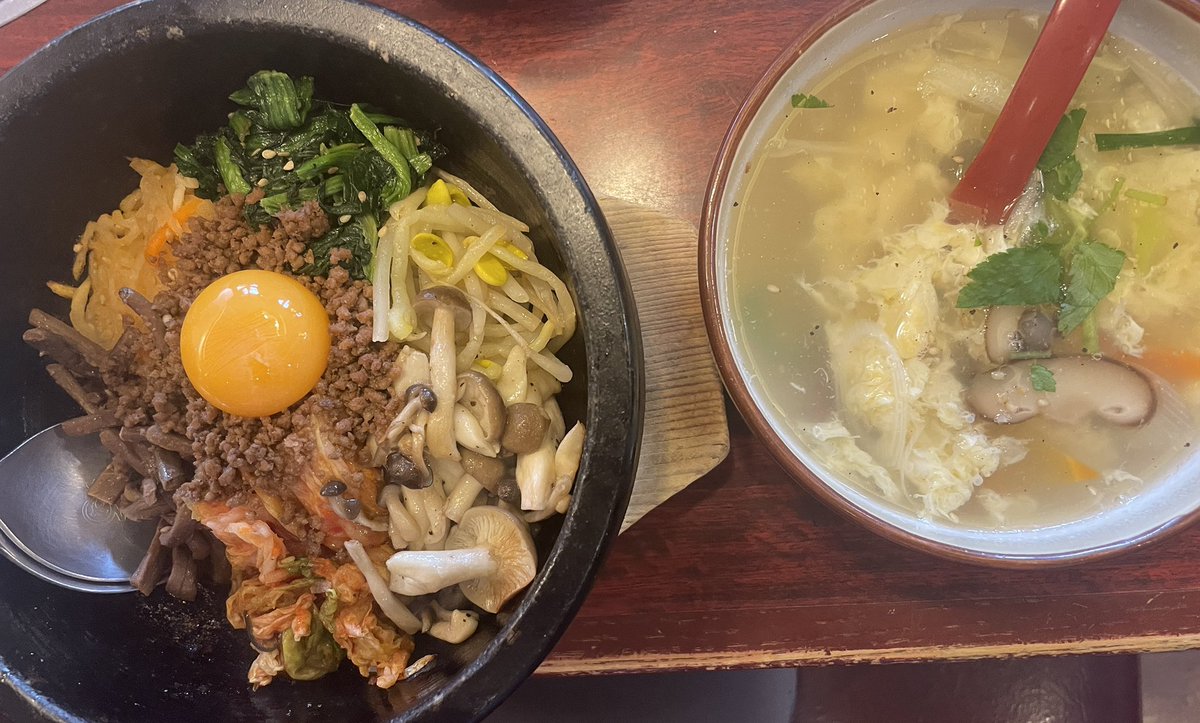 funaba4_aniki's tweet photo. よく行く町焼肉屋で石焼きビビンバ､時代の波で注文がタッチパネルになりました､､､何か味気ないな😕近くの老舗焼き鳥屋もタッチパネルになり暫く行って無いな〜自身馴れないといけませんね､､､
会計時の安っすいガムは変わってませんでした😊 https://t.co/14h2aVwFV0
