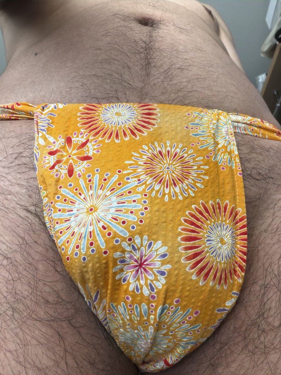 kaseiloincloth's tweet photo. 今日はエンボス生地のオレンジ色花火柄の六尺褌です。
#裏垢 #六尺褌 https://t.co/JaJ2V5LMnD