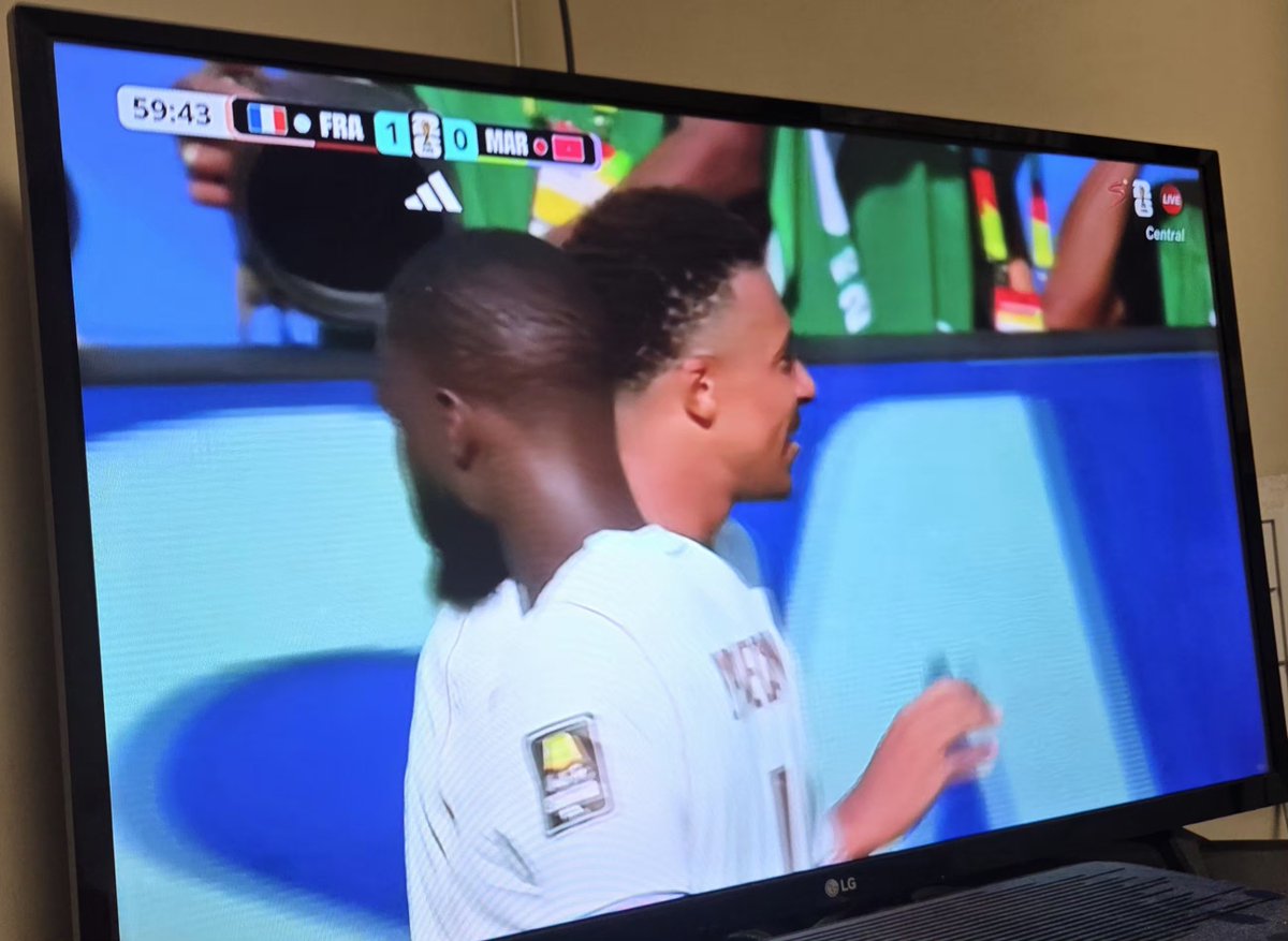 Mr_Jay_Pee's tweet photo. Goallllllllllll

Mpabbe scored

France 1:0 Morocco https://t.co/dhC3Ace2WR