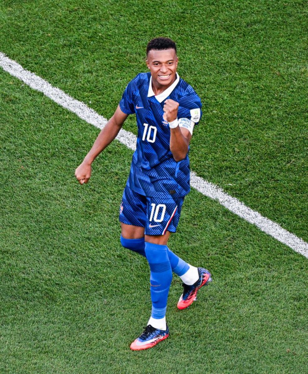 the_marcoli_boy's tweet photo. 20 goals in 20 World Cups is insane, Mbappe is unreal https://t.co/mWGwMjzu48