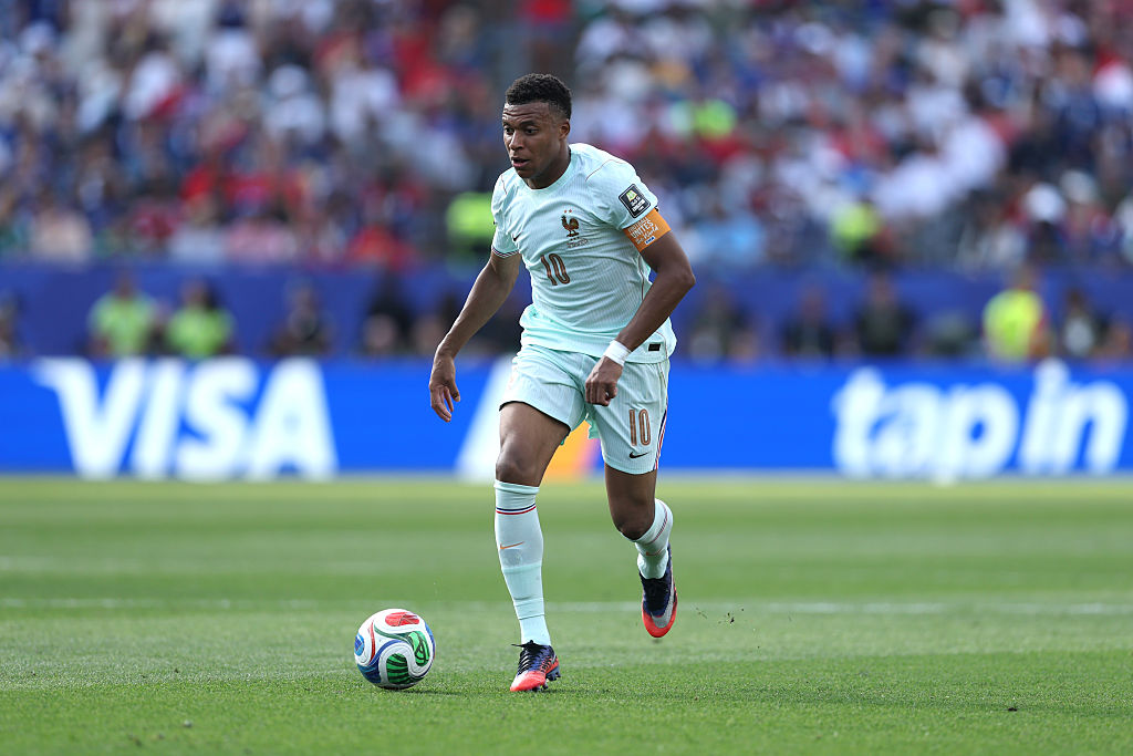 OptaJean's tweet photo. 100 - Kylian Mbappé devient le premier joueur à être impliqué dans 100 buts en équipe de France🇫🇷 (64 buts, 36 assists). 

Légendaire.💯 https://t.co/5RCjIRB7UN