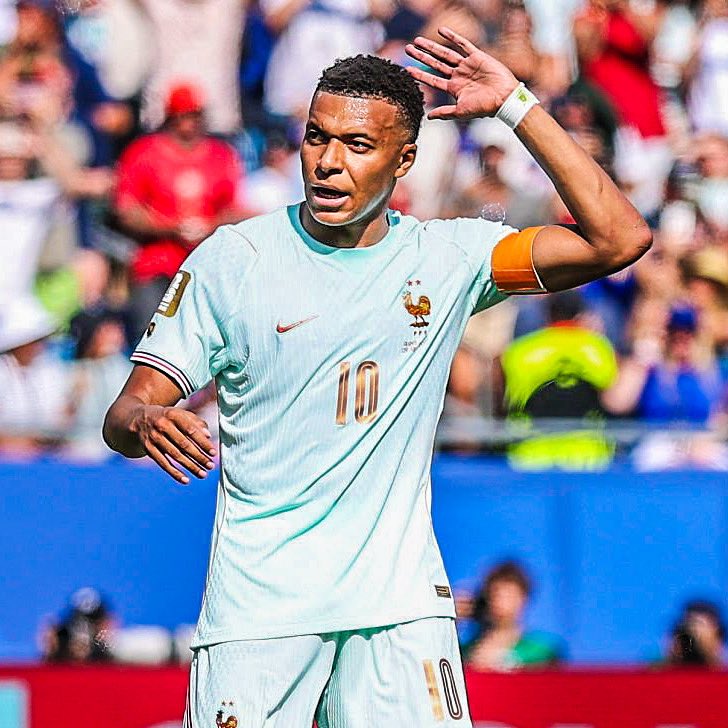 Umuseke's tweet photo. Kylian Mbappe eeeee goal goal goal 

20 goals in the @FIFAWorldCup 

France 1-0 Morocco

61' https://t.co/ZnB9rx4qS1